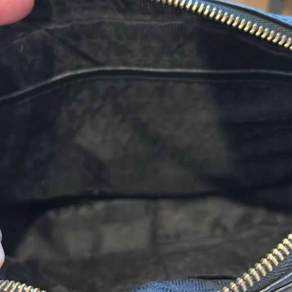 🖤💛MICHAEL KORS
Chain-Link Saffiano Leather Crossbody Bag - Picture 11 of 11